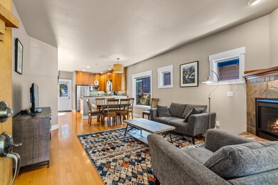 2863 NE Rainier Dr, Bend, OR 97701 - photo 4