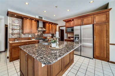 Grand kitchen island with beautiful granite counte