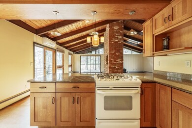 77 Morgan Cir, Amherst, MA 01002 - photo 6