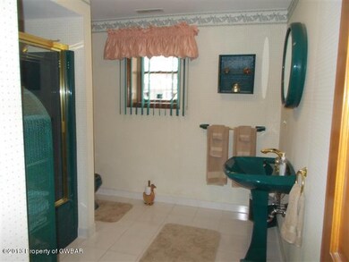 3 Raymond Dr, Hanover Township, PA 18706 - photo 3