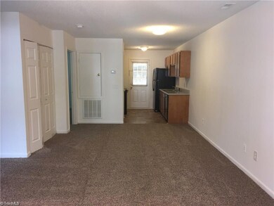 304 Terrace Trace Ct, Archdale, NC 27263 - photo 2