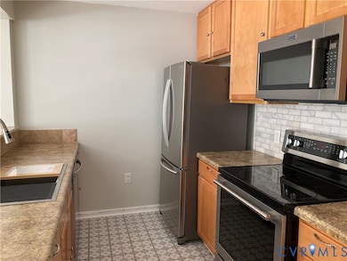 14720 Village Square Place unit 8, Midlothian, VA 23112 - photo 2