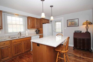 KITCHEN / QUARTZ COUNTER TOPS
