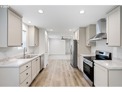 4900 Royal Ave unit 3, Eugene, OR 97402 - photo 2