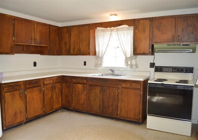 19 Maplecrest St, Newmarket, NH 03857 - photo 6