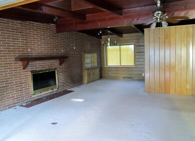 6 LIVING ROOM