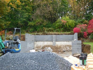 4233 Roosevelt St, Whitehall, PA 18052 - photo 4