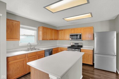 10186 Apple Blossom Cir, Fishers, IN 46038 - photo 6