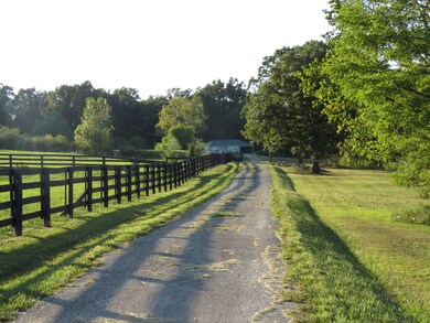 589 Wheeler Ln, Mount Washington, KY 40047 - photo 2