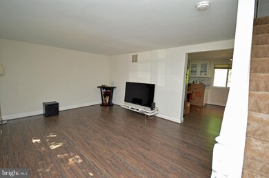 8658 Bent Arrow Ct, Springfield, VA 22153 - photo 5