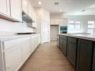 17 - Kitchen