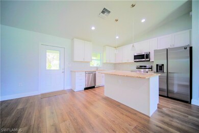 The Island Kitchen Comes With Granite Countertops,