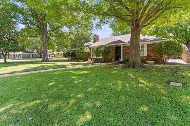 920 Stonelake Dr, Cleburne, TX 76033 - photo 2