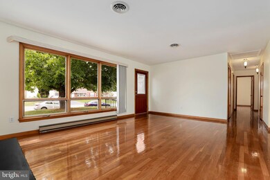 17930 Oak Ridge Dr, Hagerstown, MD 21740 - photo 5