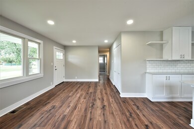 2290 Magnolia St, Des Plaines, IL 60018 - photo 4