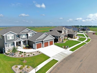 5921 Crested Butte Rd, Bismarck, ND 58503 - photo 3