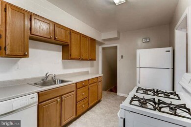 1402 Meridene Dr, Baltimore, MD 21239 - photo 4