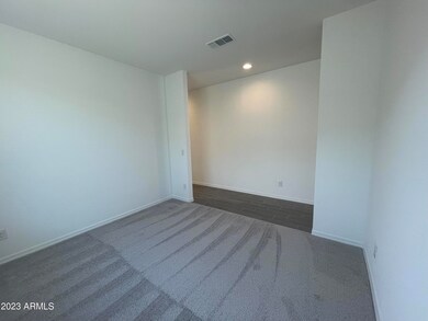 07 inside den