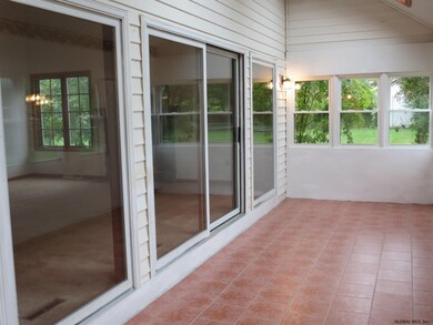 2 Robert Ln, Rensselaer, NY 12144 - photo 5