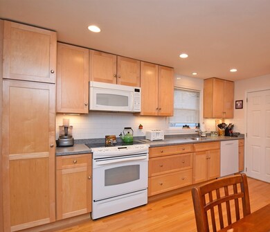 18 Beech St unit A, East Walpole, MA 02032 - photo 5
