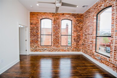 110 W Knox St unit 200, Ennis, TX 75119 - photo 3