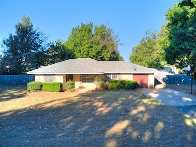 527 S Lewis Ln, Mustang, OK 73064 - photo 2