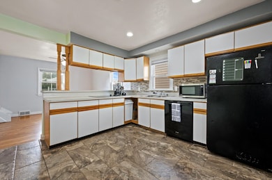 4040 W Green Tree Rd, Milwaukee, WI 53209 - photo 6