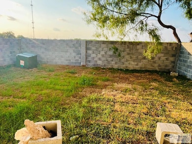 706 W Juniper Dr unit B, Harlingen, TX 78552 - photo 2