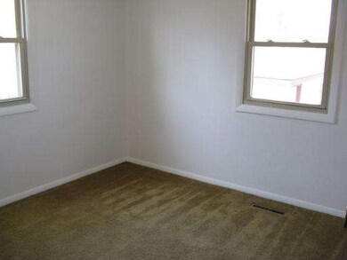 104 Siesta Rd, Carpentersville, IL 60110 - photo 2