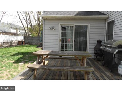 125 Robins Run W, Swedesboro, NJ 08085 - photo 3