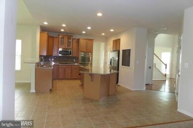 1911 Lake Forest Dr, Upper Marlboro, MD 20774 - photo 4