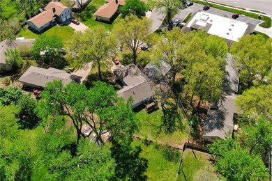 5802 Larsen Ln, Shawnee, KS 66203 - photo 5