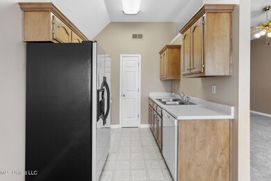 8375 Cross Point Dr, Olive Branch, MS 38654 - photo 5