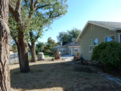 2 homes front lot