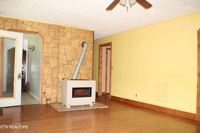 554 Mary Cromwell Rd, Jamestown, TN 38556 - photo 3