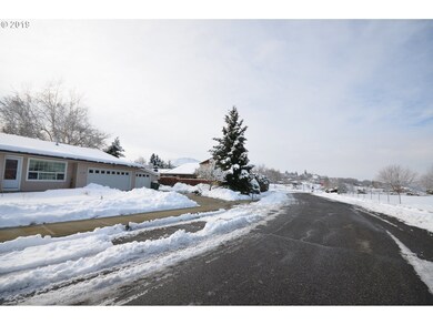 3302 Royal Crest Dr E, the Dalles, OR 97058 - photo 3