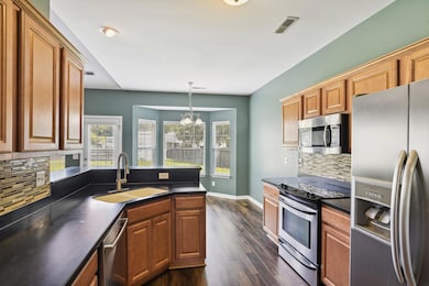 main_level-kitchen-dsc6172