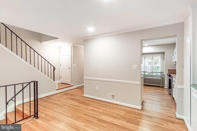 1342 Chetworth Ct, Alexandria, VA 22314 - photo 6