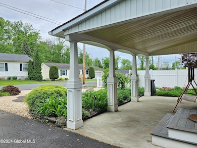 8 Birch Ln, Rensselaer, NY 12144 - photo 4