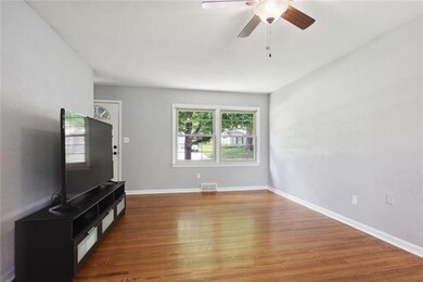 5521 Barton Ln, Shawnee, KS 66203 - photo 4