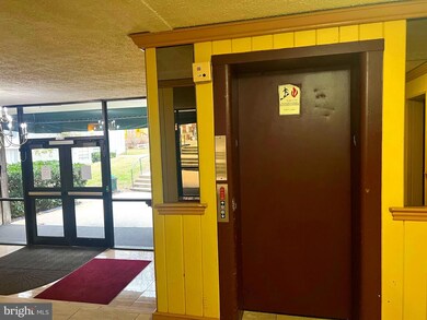 1802 Metzerott Rd unit 402, Adelphi, MD 20783 - photo 3