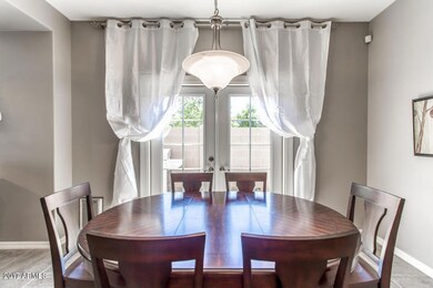TRIGGER ELEGANT DINING 2