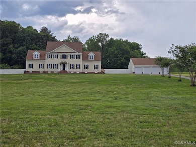View of front of property featuring a front yard,