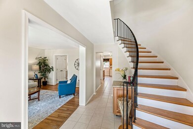 8434 Willow Forge Rd, Springfield, VA 22152 - photo 3