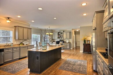 More views of this fabulous kitchen!
