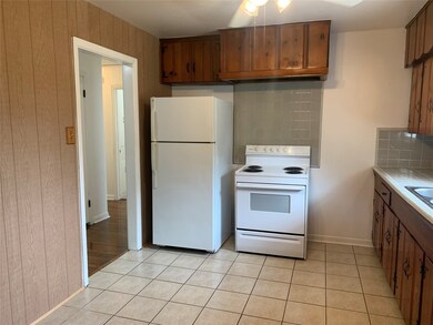 1507 W Blum St, Alvin, TX 77511 - photo 5