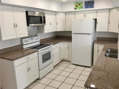 Well appointed 9X15 kitchen with double sink, gran