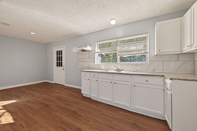 6058 Glenhurst Dr, Houston, TX 77033 - photo 4