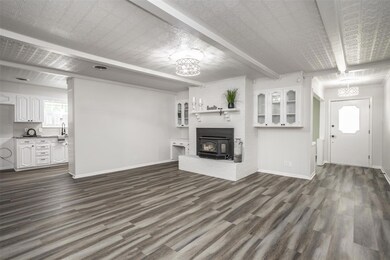 1102 Hillside Dr, Gainesville, TX 76240 - photo 7