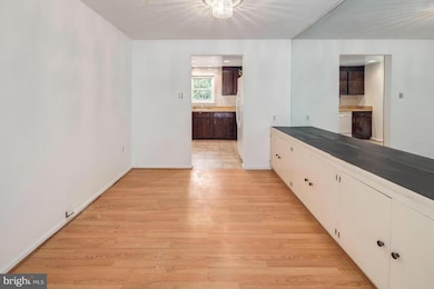 10112 Walnut Wood Ct, Burke, VA 22015 - photo 7